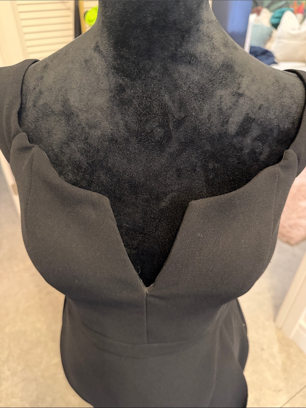 Aqua Elegant Black Cap-Sleeve Sheath Dress size 6 - Picture 6 of 7